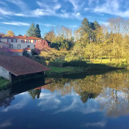 Bed & Breakfast Domaine Le Jardin Suspendu Piscine Et Detente A Proximite Du Puy Dufou
