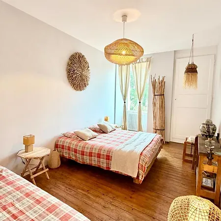 Bed & Breakfast Domaine Le Jardin Suspendu Piscine Et Detente A Proximite Du Puy Dufou 4*