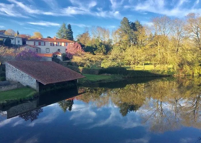 לינה וארוחת בוקר Domaine Le Jardin Suspendu Proche Puydufou Les Epesses