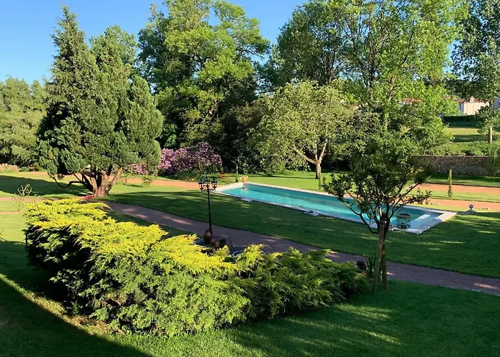 לינה וארוחת בוקר Domaine Le Jardin Suspendu Proche Puydufou Les Epesses 4*